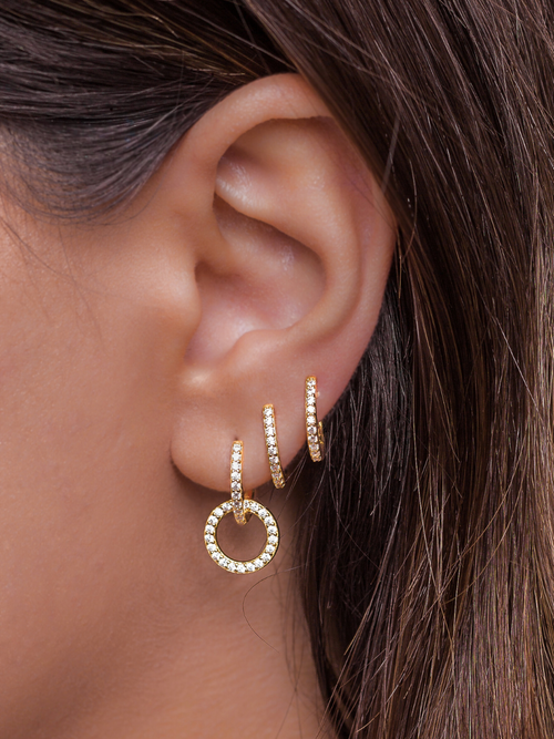 Earrings hover